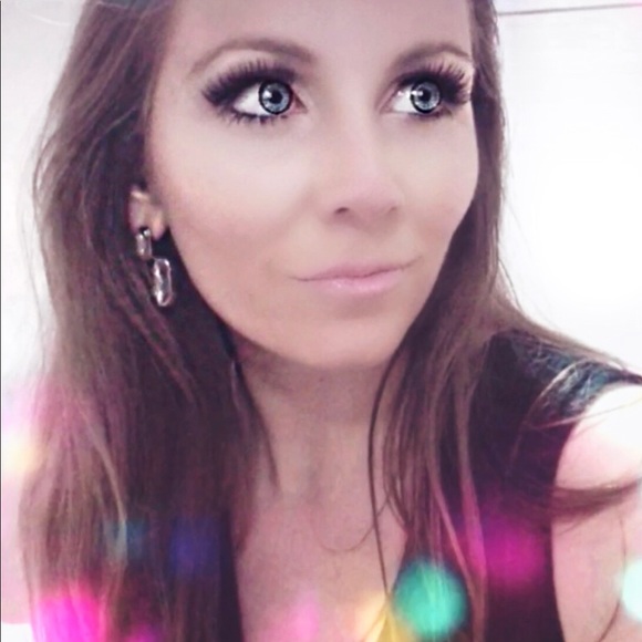 Meet your Posher, Liz - Picture 1 of 1